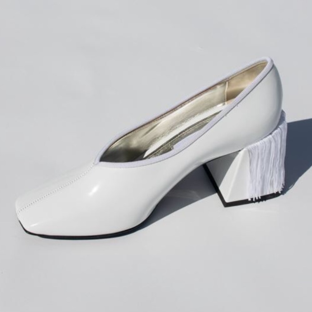Suzanne Rae V pump with fringe, 39